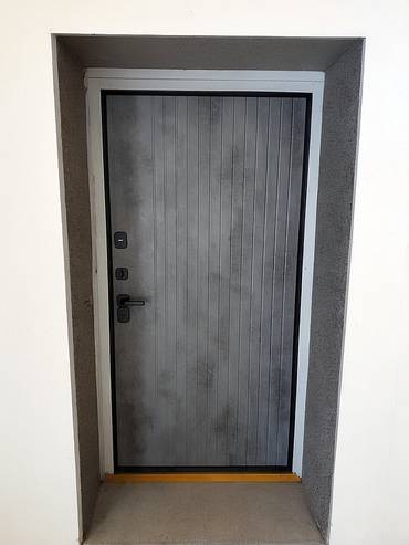 Дверь с плитой МДФ «бетон»