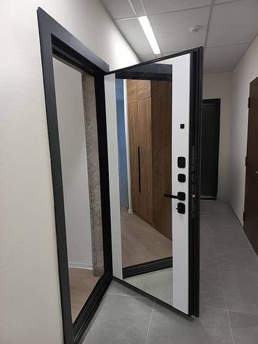 Фото зеркальной панели МДФ