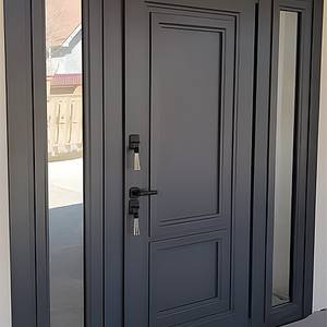 Нестандартная дверь со стеклами