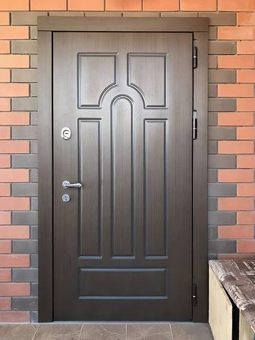 Уличная дверь с плитой МДФ